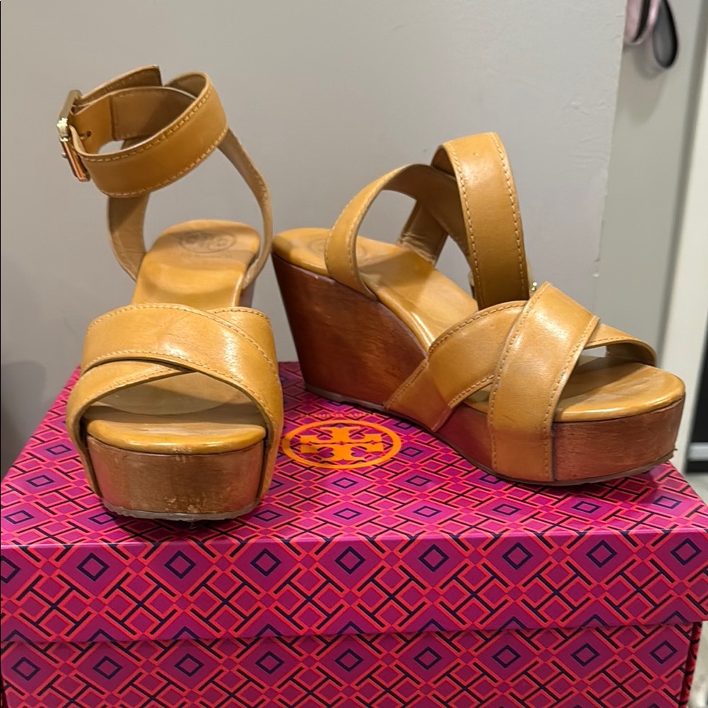 Tory Burch Tan Platform Sandals with Chunky Heel - Picture 2 of 13
